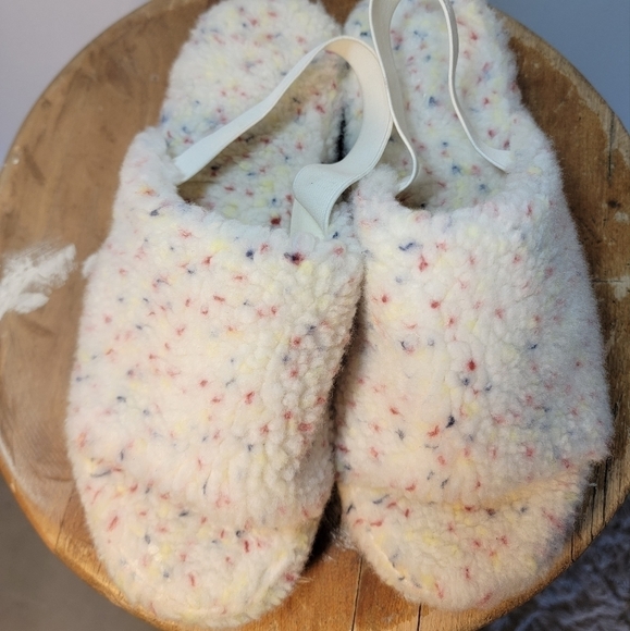 Old Navy sherpa slides multi-colored, with elastic. Size 10 - Picture 2 of 11